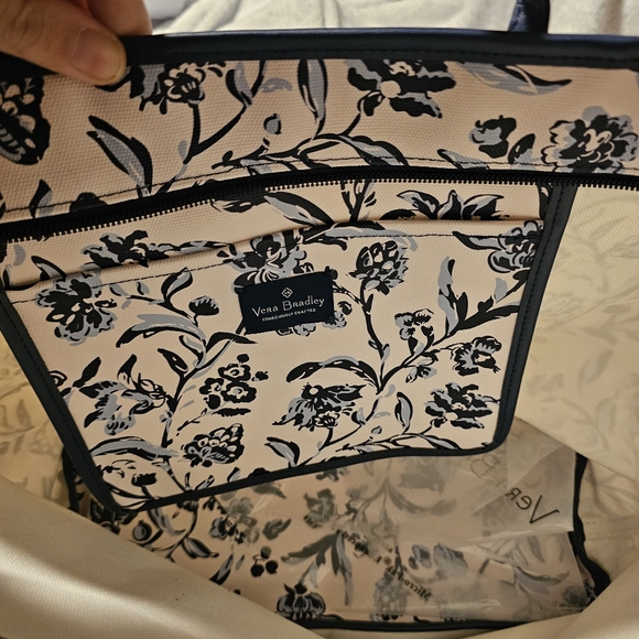 Vera Bradley Perennially Cream Blue Floral Large Every Day Zippered Tote Bag - Picture 7 of 8